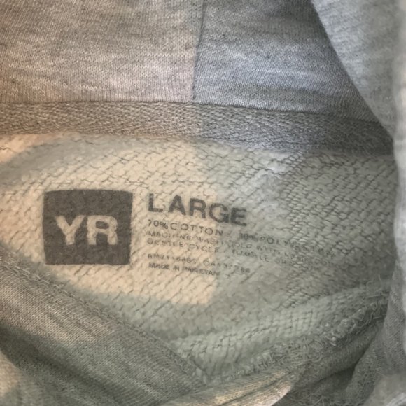 Young and reckless Hoodie - Picture 3 of 4